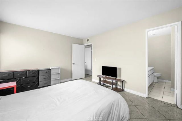 700 W La Veta, Orange, CA 92868