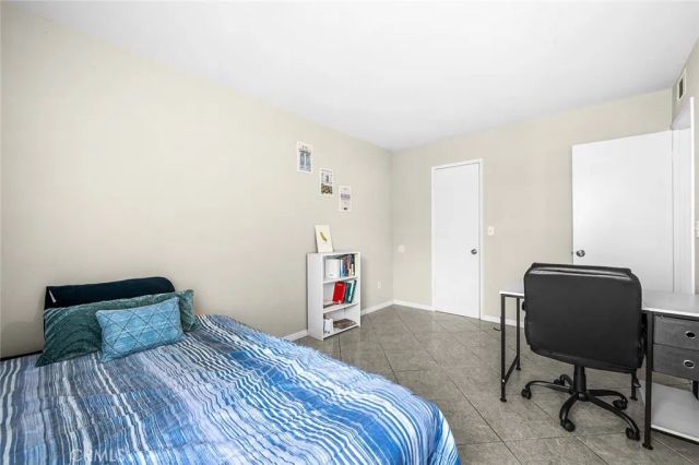 700 W La Veta, Orange, CA 92868