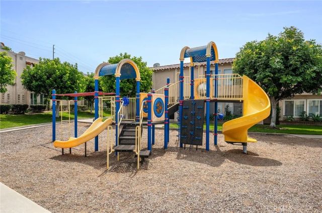 700 W La Veta, Orange, CA 92868