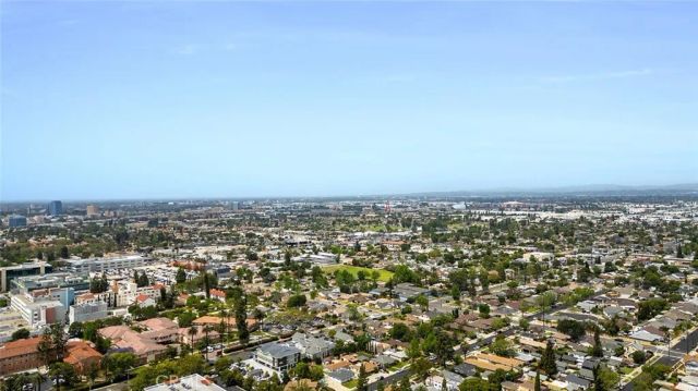 700 W La Veta, Orange, CA 92868