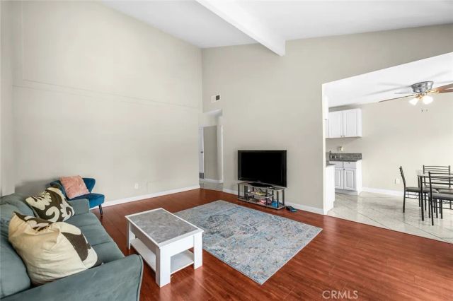 700 W La Veta, Orange, CA 92868