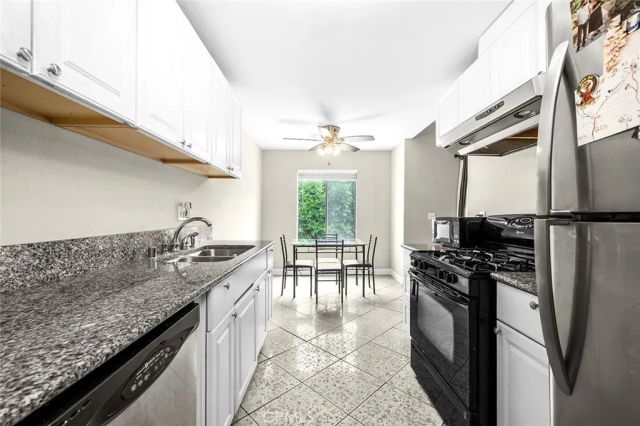 700 W La Veta, Orange, CA 92868