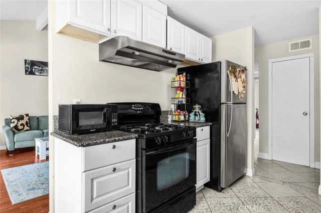 700 W La Veta, Orange, CA 92868