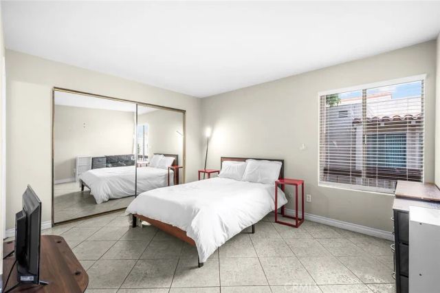 700 W La Veta, Orange, CA 92868