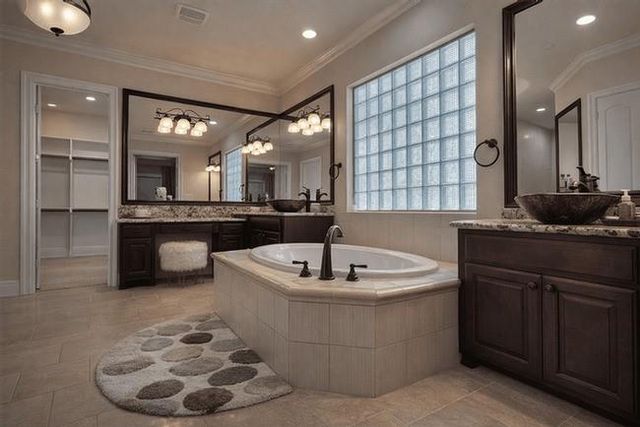 43 W Loftwood Circle, The Woodlands, TX 77382