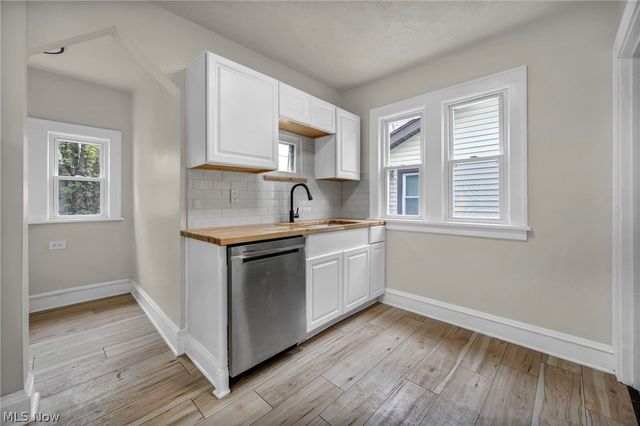 1703 Crestline Avenue, Cleveland, OH 44109