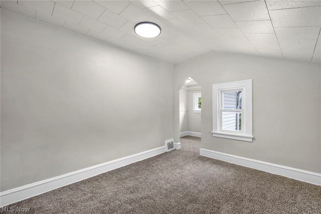 1703 Crestline Avenue, Cleveland, OH 44109