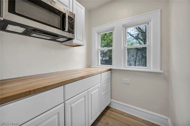 1703 Crestline Avenue, Cleveland, OH 44109