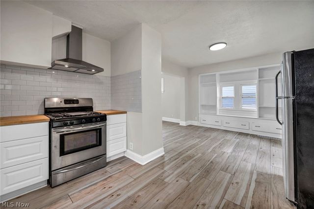 1703 Crestline Avenue, Cleveland, OH 44109