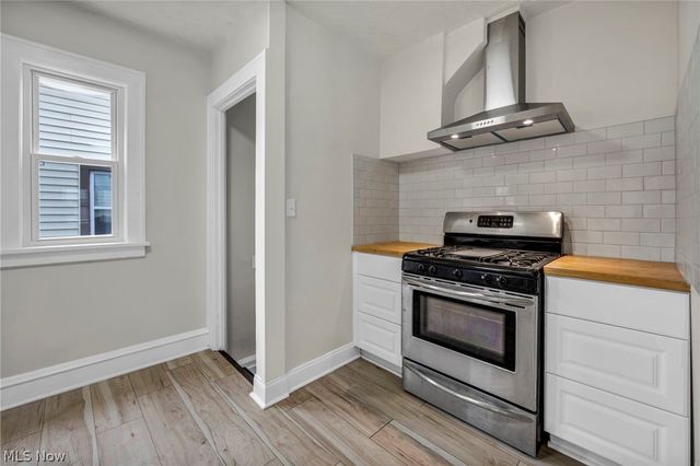 1703 Crestline Avenue, Cleveland, OH 44109