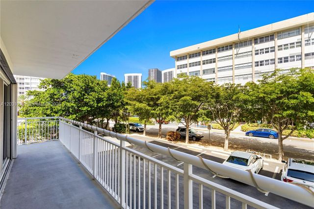 120 Golden Isles Drive 23B, Hallandale Beach, FL 33009