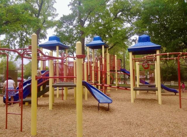 4500 Holly St Street, Bellaire, TX 77401