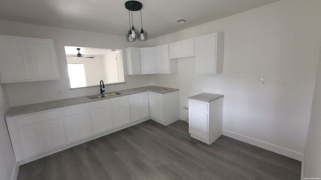 223 NASSAU DR, San Antonio, TX 78213