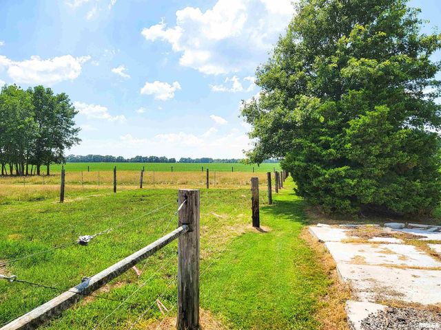 232 PALM Lane, Flora, IL 62839