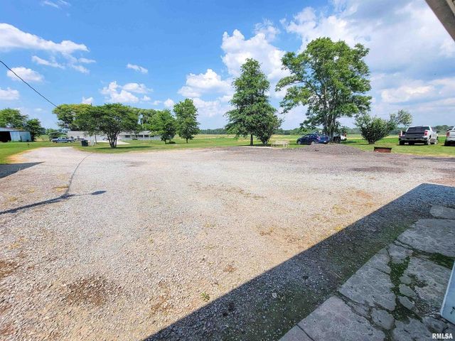 232 PALM Lane, Flora, IL 62839