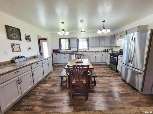 232 PALM Lane, Flora, IL 62839