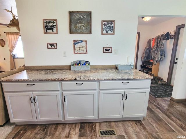 232 PALM Lane, Flora, IL 62839