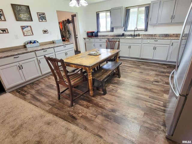 232 PALM Lane, Flora, IL 62839