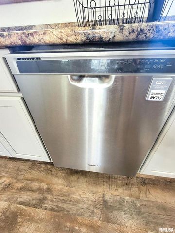 232 PALM Lane, Flora, IL 62839