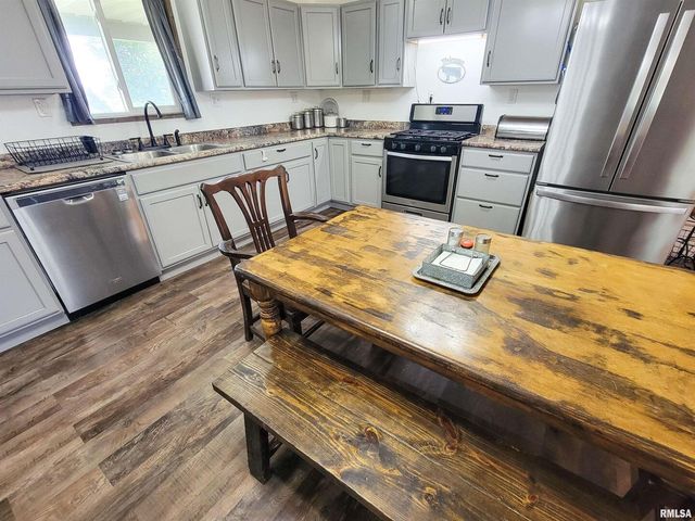 232 PALM Lane, Flora, IL 62839