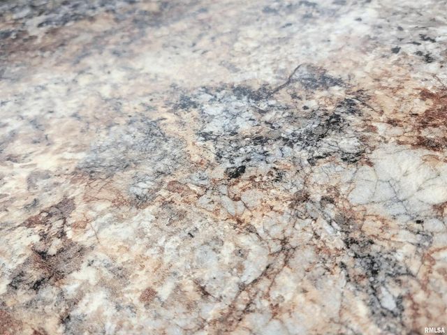 232 PALM Lane, Flora, IL 62839