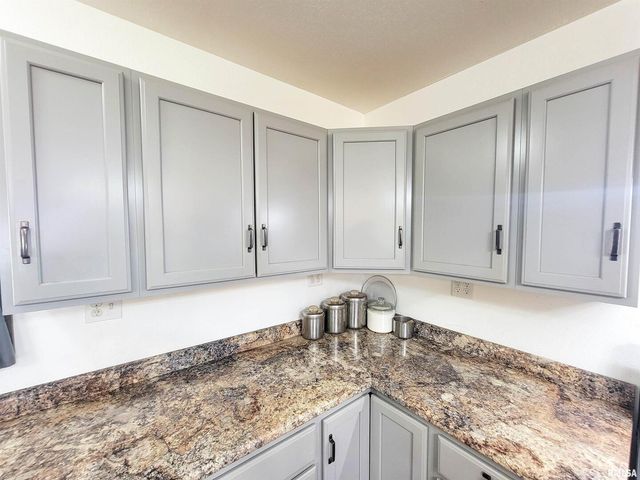 232 PALM Lane, Flora, IL 62839