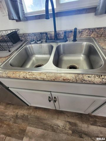 232 PALM Lane, Flora, IL 62839