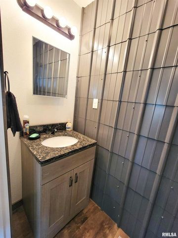 232 PALM Lane, Flora, IL 62839