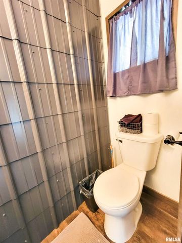 232 PALM Lane, Flora, IL 62839