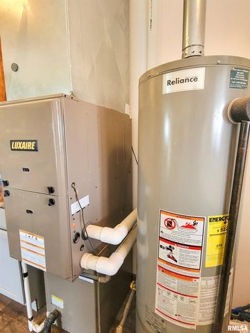 232 PALM Lane, Flora, IL 62839