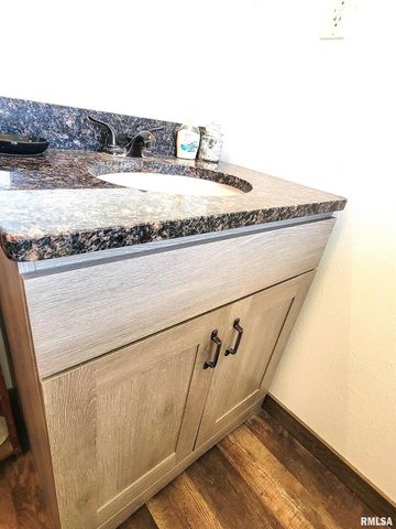 232 PALM Lane, Flora, IL 62839