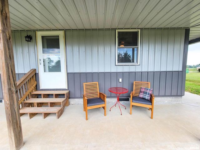 232 PALM Lane, Flora, IL 62839