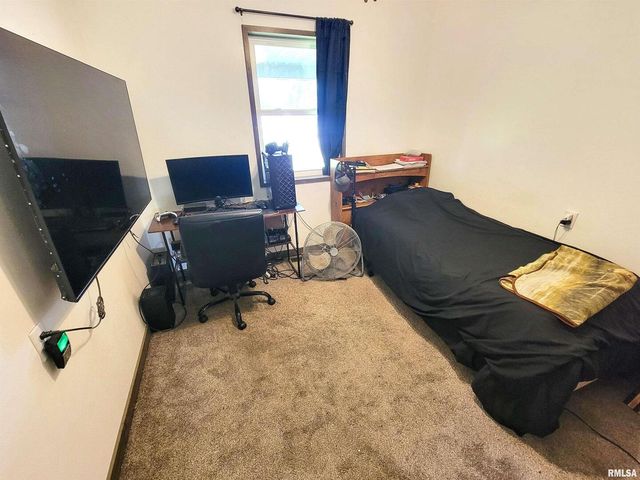 232 PALM Lane, Flora, IL 62839