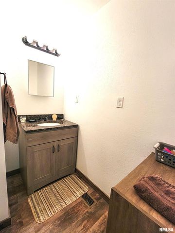 232 PALM Lane, Flora, IL 62839