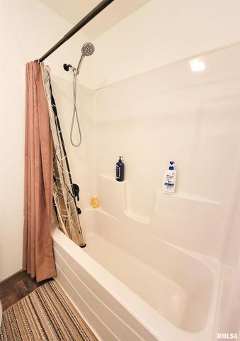 232 PALM Lane, Flora, IL 62839