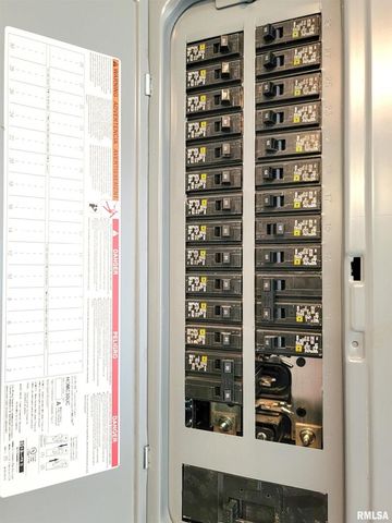 232 PALM Lane, Flora, IL 62839