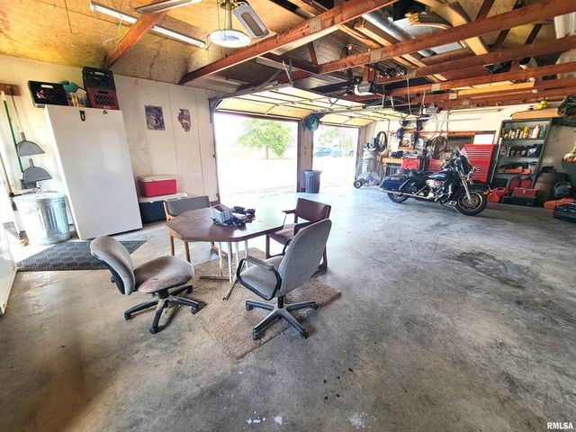 232 PALM Lane, Flora, IL 62839