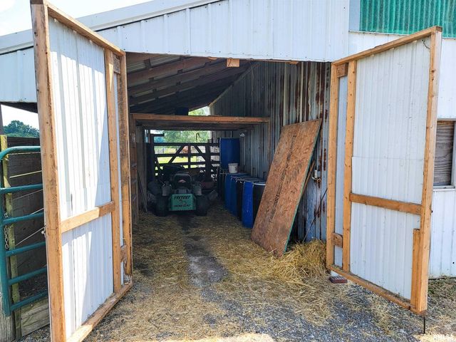 232 PALM Lane, Flora, IL 62839