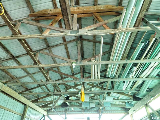 232 PALM Lane, Flora, IL 62839