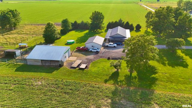 232 PALM Lane, Flora, IL 62839