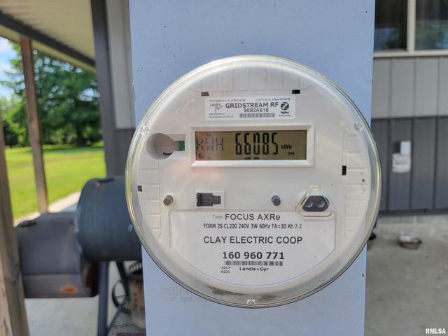 232 PALM Lane, Flora, IL 62839