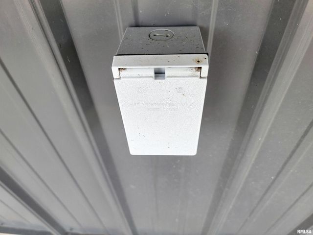 232 PALM Lane, Flora, IL 62839