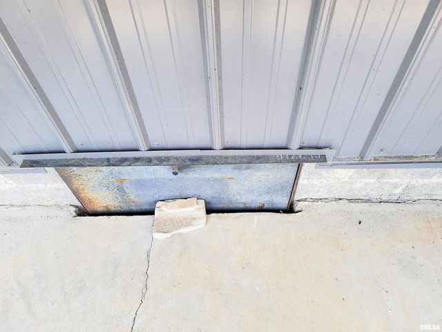 232 PALM Lane, Flora, IL 62839