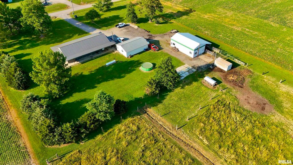 232 PALM Lane, Flora, IL 62839