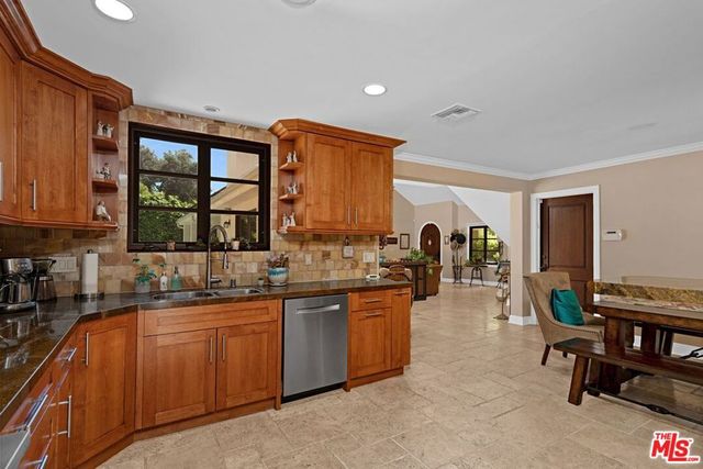 3645 Longview Valley Road, Sherman Oaks, CA 91423