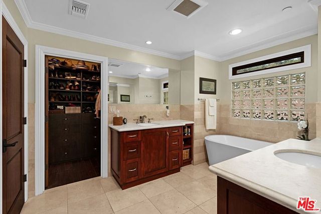 3645 Longview Valley Road, Sherman Oaks, CA 91423