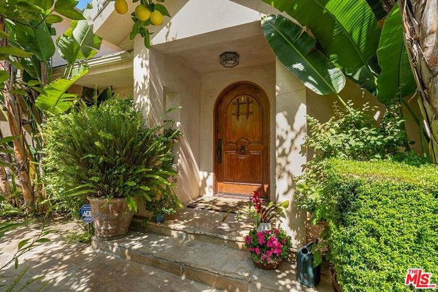 3645 Longview Valley Road, Sherman Oaks, CA 91423