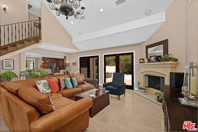 3645 Longview Valley Road, Sherman Oaks, CA 91423