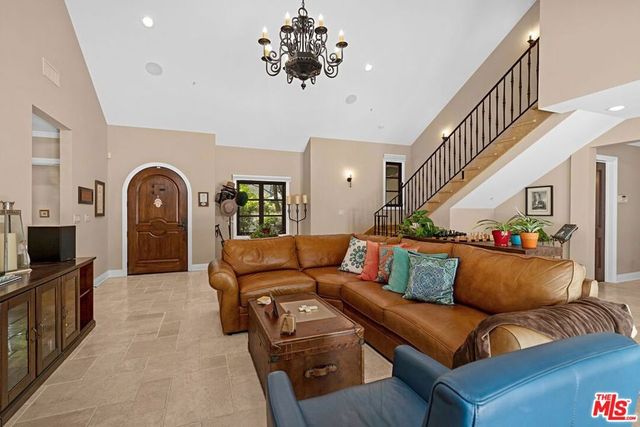 3645 Longview Valley Road, Sherman Oaks, CA 91423
