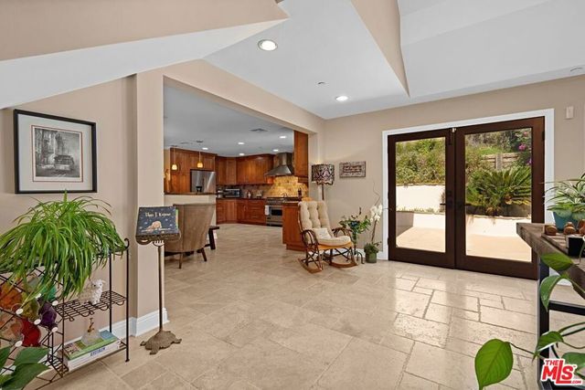 3645 Longview Valley Road, Sherman Oaks, CA 91423